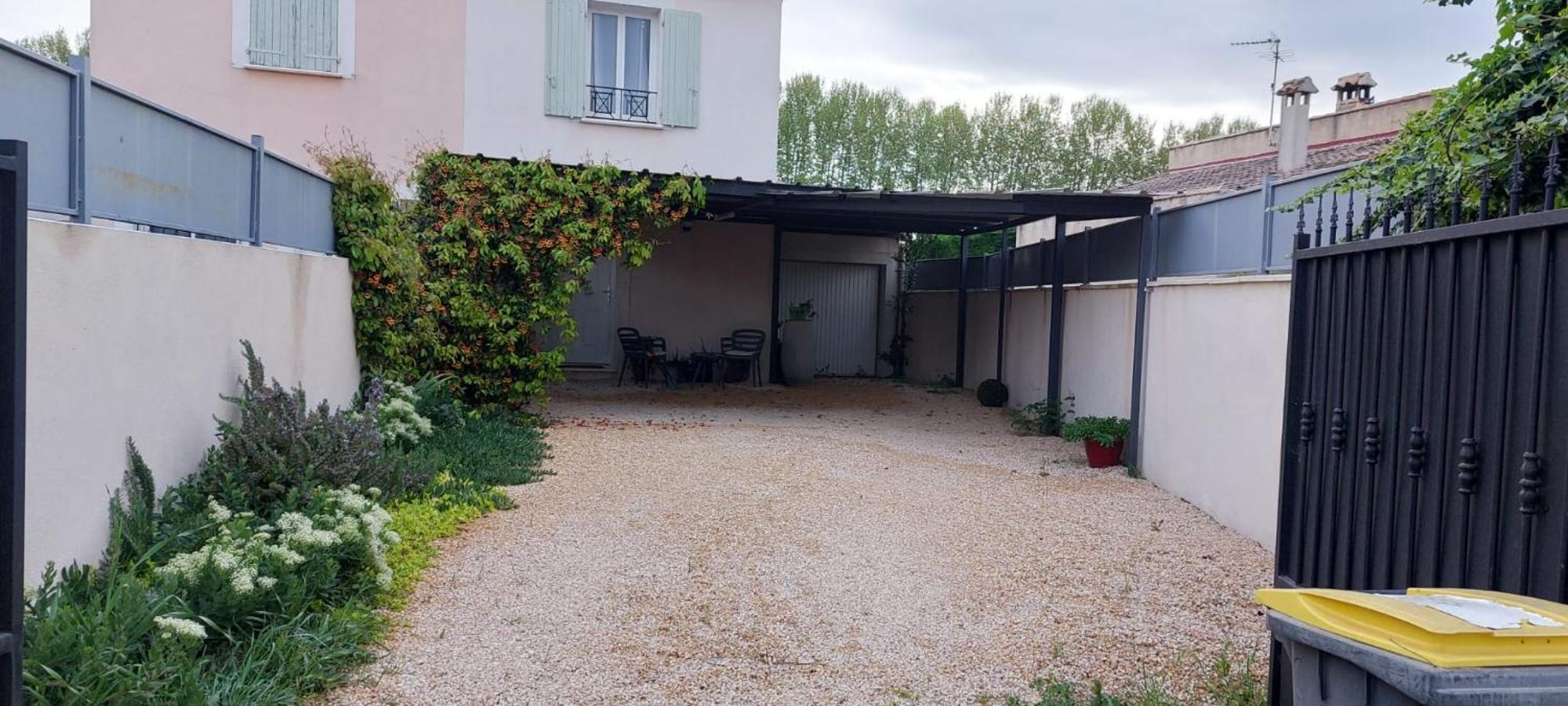 Maison Entiere Redessan Dış mekan fotoğraf